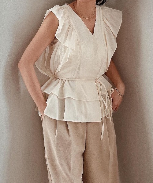 ACYM(アシーム)の「Nosleeve volume frill ブラウス(シャツ/ブラウス・レディース・アイボリー/ブラック/ベージュ・FREE)」の18枚目の写真