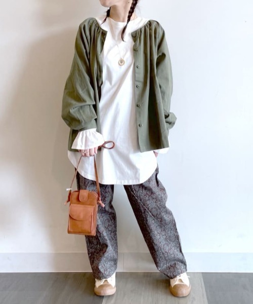 studio CLIP（スタディオクリップ）の「ダブルフロントデニムアソートブラウス（シャツ/ブラウス・レディース・ライトブルー/オフホワイト/カーキ・FREE）」の5枚目の写真