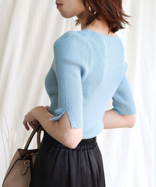 HER CLOSET（ハークローゼット）の「【cheriella】イージーケアCOOLタッチボートネック袖スリットリブニット（ニット/セーター・レディース・ブラック/サックスブルー/ピンク/アイボリー/グレイッシュベージュ/ブルー・M）」の5枚目の写真