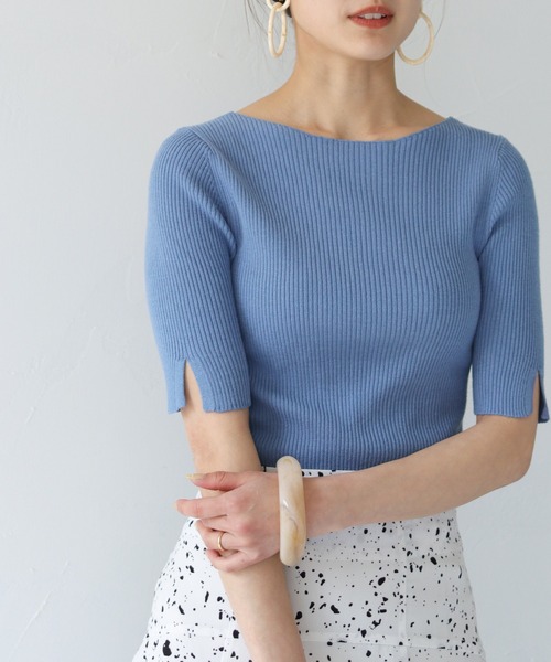 HER CLOSET（ハークローゼット）の「【cheriella】イージーケアCOOLタッチボートネック袖スリットリブニット（ニット/セーター・レディース・ブラック/サックスブルー/ピンク/アイボリー/グレイッシュベージュ/ブルー・M）」の6枚目の写真