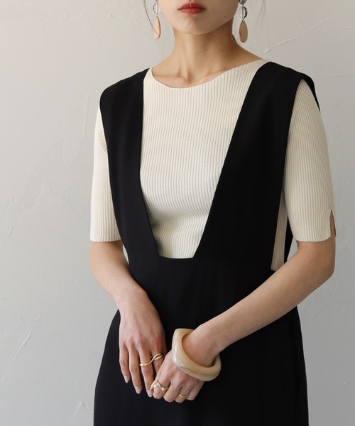 HER CLOSET（ハークローゼット）の「【cheriella】イージーケアCOOLタッチボートネック袖スリットリブニット（ニット/セーター・レディース・ブラック/サックスブルー/ピンク/アイボリー/グレイッシュベージュ/ブルー・M）」の2枚目の写真