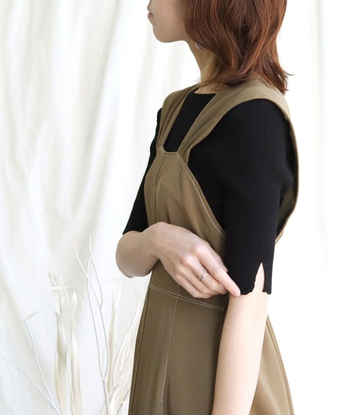 HER CLOSET（ハークローゼット）の「【cheriella】イージーケアCOOLタッチボートネック袖スリットリブニット（ニット/セーター・レディース・ブラック/サックスブルー/ピンク/アイボリー/グレイッシュベージュ/ブルー・M）」の3枚目の写真