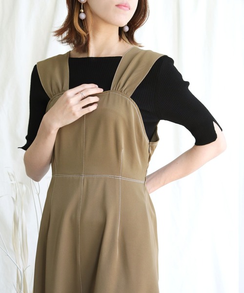 HER CLOSET（ハークローゼット）の「【cheriella】イージーケアCOOLタッチボートネック袖スリットリブニット（ニット/セーター・レディース・ブラック/サックスブルー/ピンク/アイボリー/グレイッシュベージュ/ブルー・M）」の20枚目の写真