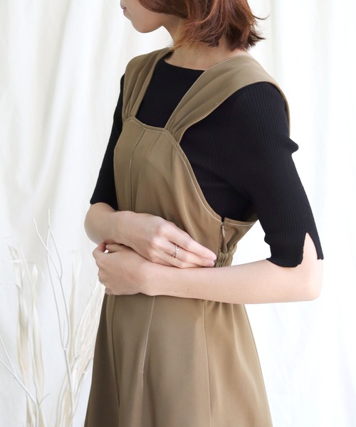 HER CLOSET（ハークローゼット）の「【cheriella】イージーケアCOOLタッチボートネック袖スリットリブニット（ニット/セーター・レディース・ブラック/サックスブルー/ピンク/アイボリー/グレイッシュベージュ/ブルー・M）」の21枚目の写真