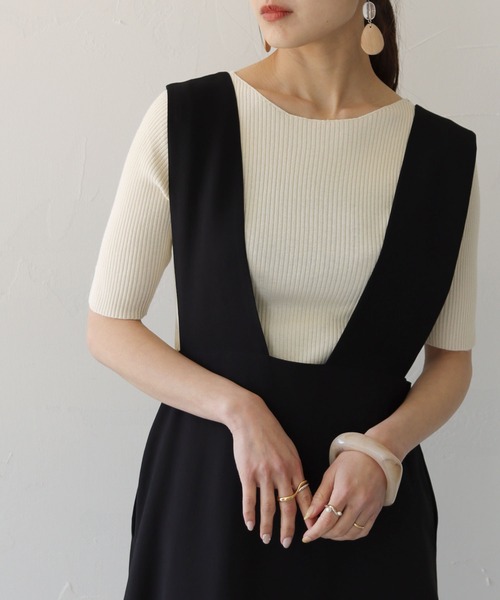 HER CLOSET（ハークローゼット）の「【cheriella】イージーケアCOOLタッチボートネック袖スリットリブニット（ニット/セーター・レディース・ブラック/サックスブルー/ピンク/アイボリー/グレイッシュベージュ/ブルー・M）」の10枚目の写真