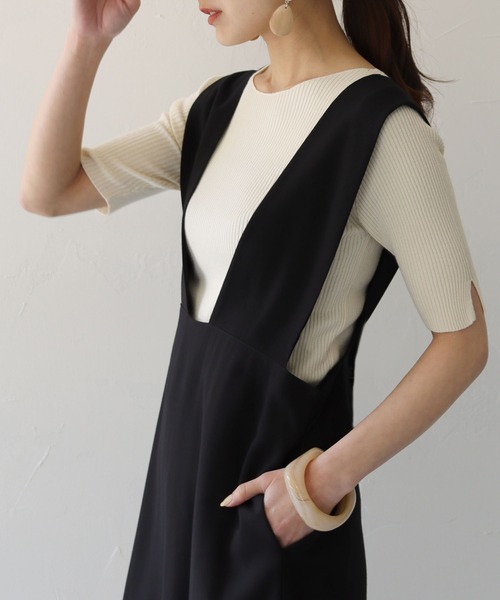 HER CLOSET（ハークローゼット）の「【cheriella】イージーケアCOOLタッチボートネック袖スリットリブニット（ニット/セーター・レディース・ブラック/サックスブルー/ピンク/アイボリー/グレイッシュベージュ/ブルー・M）」の11枚目の写真