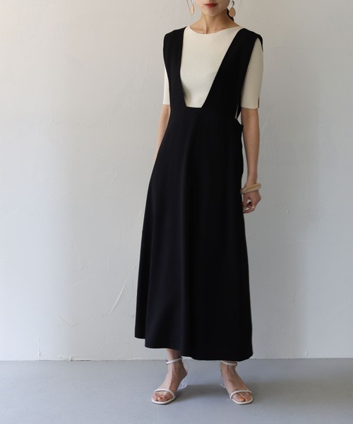 HER CLOSET（ハークローゼット）の「【cheriella】イージーケアCOOLタッチボートネック袖スリットリブニット（ニット/セーター・レディース・ブラック/サックスブルー/ピンク/アイボリー/グレイッシュベージュ/ブルー・M）」の13枚目の写真