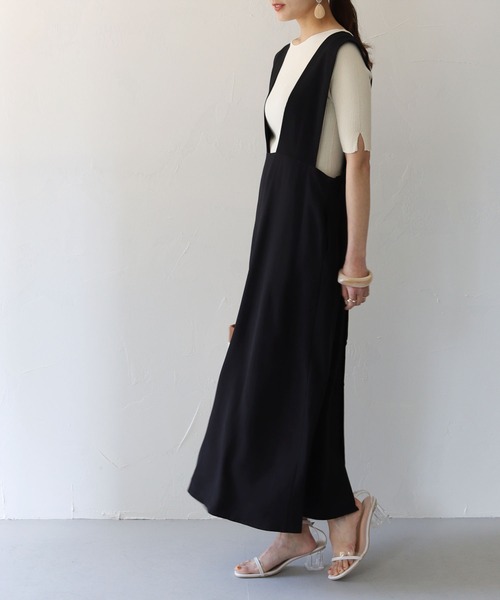 HER CLOSET（ハークローゼット）の「【cheriella】イージーケアCOOLタッチボートネック袖スリットリブニット（ニット/セーター・レディース・ブラック/サックスブルー/ピンク/アイボリー/グレイッシュベージュ/ブルー・M）」の14枚目の写真