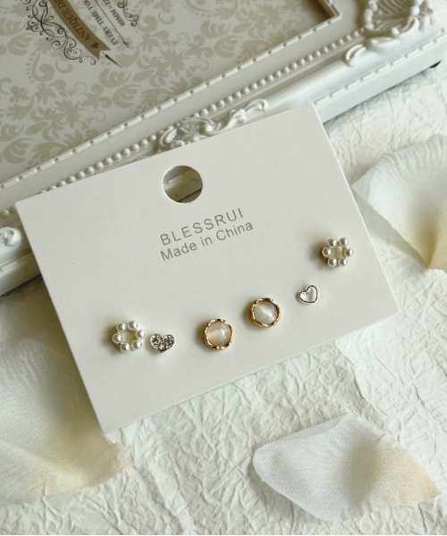 apres jour(アプレジュール)の「【apres jour×ARIAZ】ミニアソートピアス(ピアス(両耳用)・レディース・オフホワイト/ゴールド・FREE)」の2枚目の写真