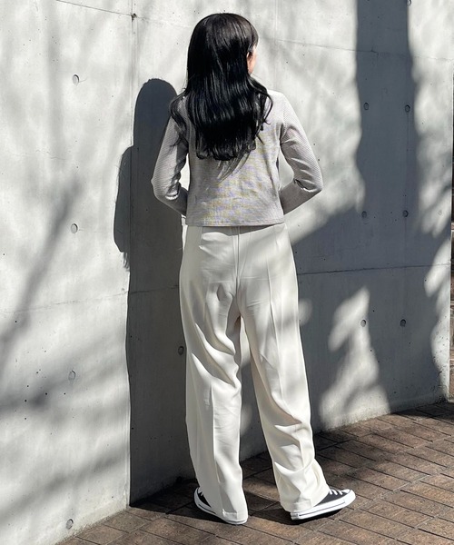 Mysa&Liina（ミーサリーナ）の「パイピングテレコトップス（Tシャツ/カットソー・レディース・チャコールグレー/イエロー/オフホワイト/グリーン・FREE）」の9枚目の写真