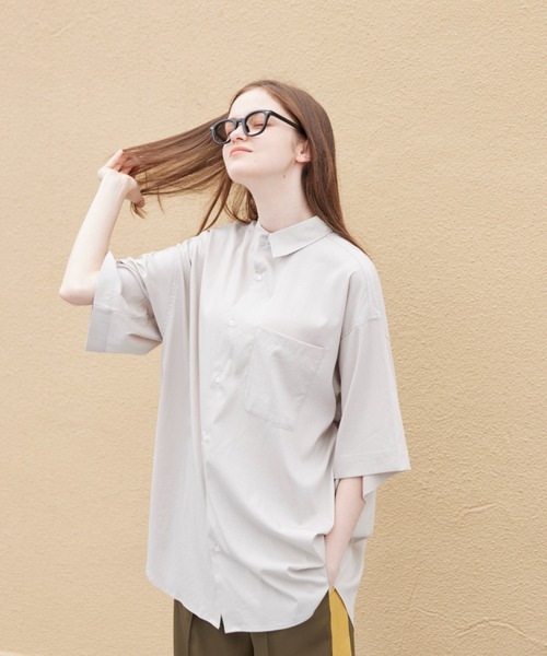 flaner(フラネ)の「Loose assort half sleeve shirt/ルーズアソート半袖シャツ(シャツ/ブラウス・レディース・ネイビー/サックスブルー/グレイッシュベージュ/ライトグレー/グレー・MEDIUM/LARGE)」の4枚目の写真