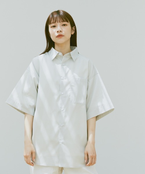 flaner(フラネ)の「Loose assort half sleeve shirt/ルーズアソート半袖シャツ(シャツ/ブラウス・レディース・ネイビー/サックスブルー/グレイッシュベージュ/ライトグレー/グレー・MEDIUM/LARGE)」の2枚目の写真