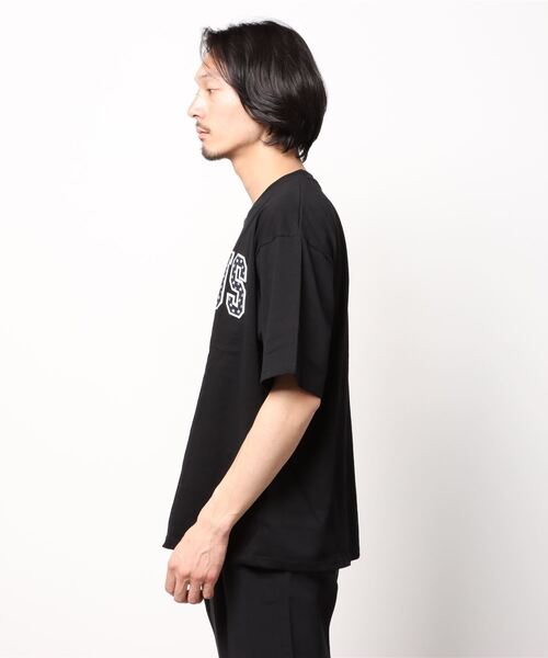 CORISCO(コリスコ)の「カレッジ刺繍半袖TEE(M1)(Tシャツ/カットソー・メンズ・ホワイト/ブラック/ホワイト系その他/ブラック系その他・MEDIUM/LARGE/X-LARGE)」の6枚目の写真