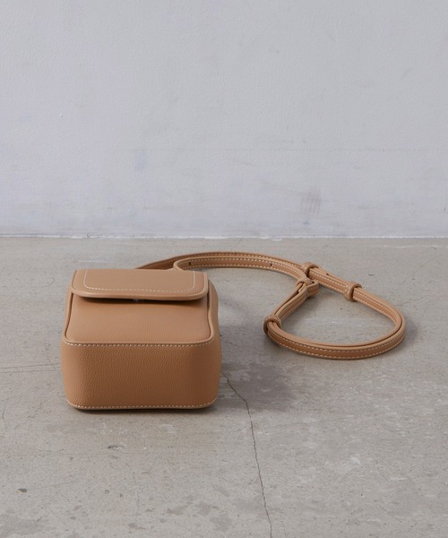 EFOLE（エフォル）の「【EFOLE】ステッチ ミニ ショルダー バッグ（ショルダーバッグ・レディース・ブラック/ベージュ・FREE）」の5枚目の写真