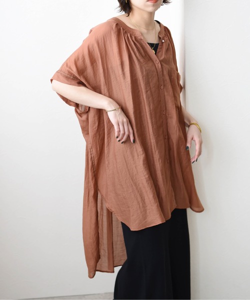 Eimee Law(エイミーロウ)の「バックギャザー テーピングシアーシャツ(シャツ/ブラウス・レディース・ブラウン系/グレイッシュベージュ/ブラック・38)」の2枚目の写真