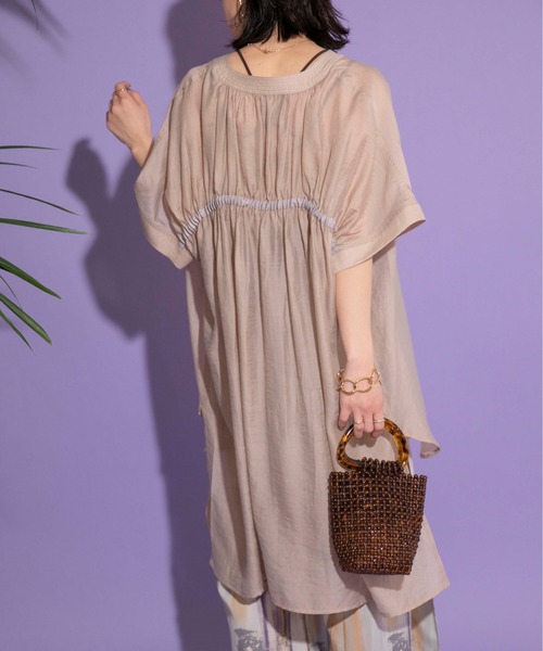 Eimee Law(エイミーロウ)の「バックギャザー テーピングシアーシャツ(シャツ/ブラウス・レディース・ブラウン系/グレイッシュベージュ/ブラック・38)」の13枚目の写真