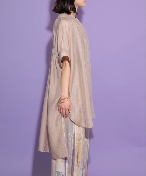 Eimee Law(エイミーロウ)の「バックギャザー テーピングシアーシャツ(シャツ/ブラウス・レディース・ブラウン系/グレイッシュベージュ/ブラック・38)」の17枚目の写真