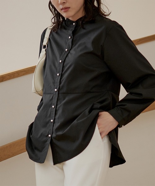 UR'S(ユアーズ)の「パール釦ペプラムシャツ(シャツ/ブラウス・レディース・ブラック/ホワイト・S/L/M)」の1枚目の写真
