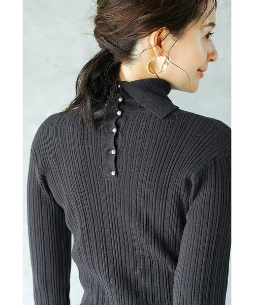 ENNEA(エンネア)の「【2022AWプレオーダー】手洗いできる♪MOCHIMODAバックパールハイネックもっちりリブニット(ニット/セーター・レディース・チャコールグレー/ブルー/ナチュラル・M)」の2枚目の写真