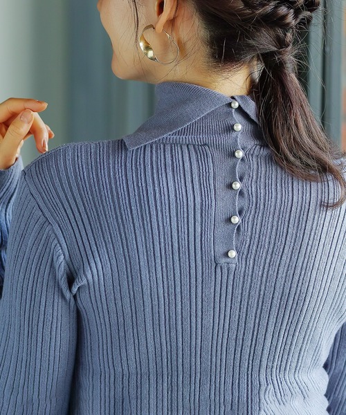 ENNEA(エンネア)の「【2022AWプレオーダー】手洗いできる♪MOCHIMODAバックパールハイネックもっちりリブニット(ニット/セーター・レディース・チャコールグレー/ブルー/ナチュラル・M)」の1枚目の写真