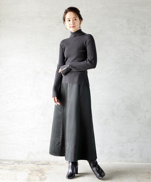 ENNEA(エンネア)の「【2022AWプレオーダー】手洗いできる♪MOCHIMODAバックパールハイネックもっちりリブニット(ニット/セーター・レディース・チャコールグレー/ブルー/ナチュラル・M)」の5枚目の写真