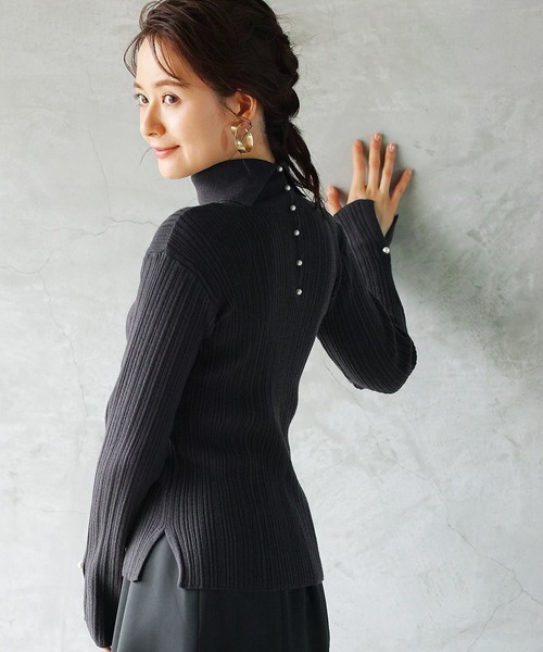 ENNEA(エンネア)の「【2022AWプレオーダー】手洗いできる♪MOCHIMODAバックパールハイネックもっちりリブニット(ニット/セーター・レディース・チャコールグレー/ブルー/ナチュラル・M)」の4枚目の写真