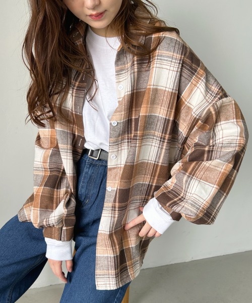CLEA(クレア)の「ボリューム袖チェックネル風オーバーサイズシャツ(シャツ/ブラウス・レディース・ブラウン/イエロー/ブルー/ブラック・FREE)」の2枚目の写真