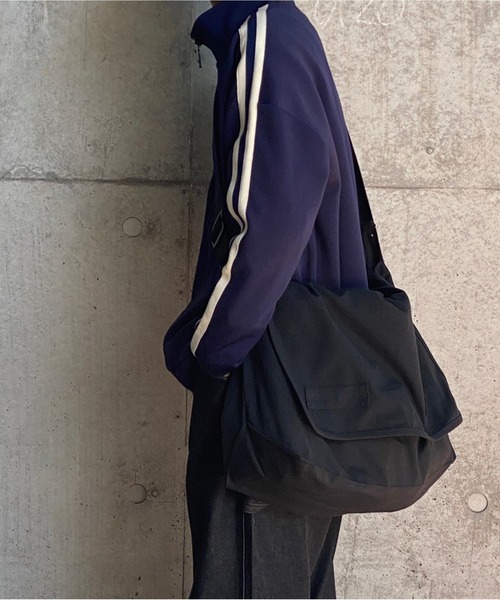 kutir(クティール)の「メッセンジャーバッグ(ショルダーバッグ・メンズ・ブラック/オフホワイト・FREE)」の11枚目の写真