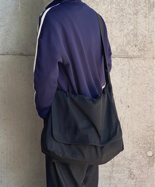 kutir(クティール)の「メッセンジャーバッグ(ショルダーバッグ・メンズ・ブラック/オフホワイト・FREE)」の12枚目の写真