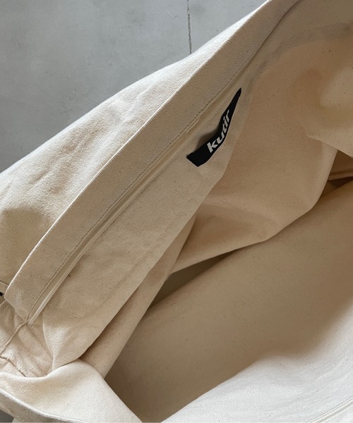 kutir(クティール)の「メッセンジャーバッグ(ショルダーバッグ・メンズ・ブラック/オフホワイト・FREE)」の18枚目の写真