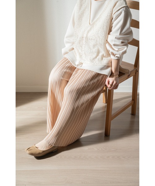 Amourire(アムリール)の「【yumi.コラボ】セルフカットプリーツパンツ(その他パンツ・レディース・ブラック/ベージュ・M)」の1枚目の写真
