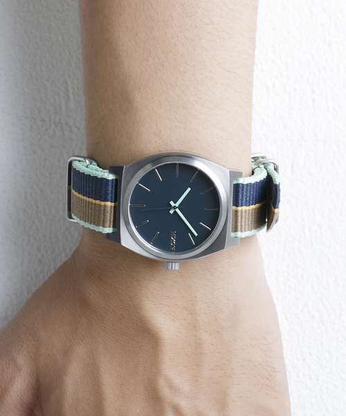 NIXON（ニクソン）の「THE TIME TELLER（アナログ腕時計・メンズ・ブラウン系その他/コーラル/ゴールド系その他/その他1/その他2/その他3/ブラック系その他/その他4/その他5/その他6/その他7/シルバー系その他/その他9/その他8/ホワイト×ゴールド/その他10/ブラック×ゴールド/その他12/ローズ/その他11/シルバー・FREE）」の10枚目の写真