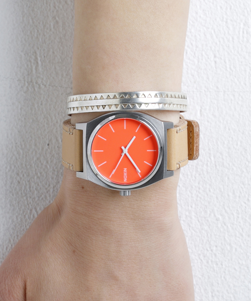 NIXON（ニクソン）の「THE TIME TELLER（アナログ腕時計・メンズ・ブラウン系その他/コーラル/ゴールド系その他/その他1/その他2/その他3/ブラック系その他/その他4/その他5/その他6/その他7/シルバー系その他/その他9/その他8/ホワイト×ゴールド/その他10/ブラック×ゴールド/その他12/ローズ/その他11/シルバー・FREE）」の12枚目の写真