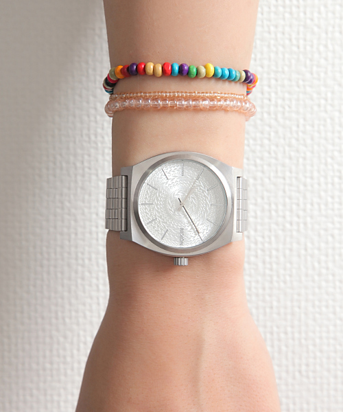 NIXON（ニクソン）の「THE TIME TELLER（アナログ腕時計・メンズ・ブラウン系その他/コーラル/ゴールド系その他/その他1/その他2/その他3/ブラック系その他/その他4/その他5/その他6/その他7/シルバー系その他/その他9/その他8/ホワイト×ゴールド/その他10/ブラック×ゴールド/その他12/ローズ/その他11/シルバー・FREE）」の9枚目の写真