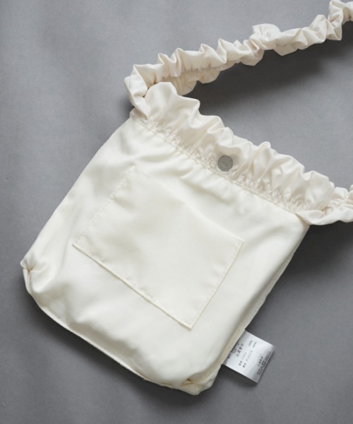 flower(フラワー)の「メニーシャーリングバッグ(ショルダーバッグ・レディース・アイボリー/ブラック・FREE)」の19枚目の写真