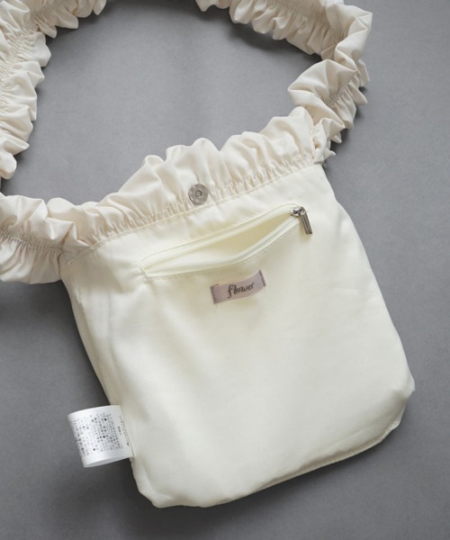 flower(フラワー)の「メニーシャーリングバッグ(ショルダーバッグ・レディース・アイボリー/ブラック・FREE)」の10枚目の写真