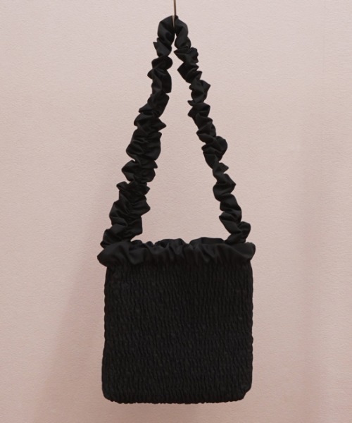 flower(フラワー)の「メニーシャーリングバッグ(ショルダーバッグ・レディース・アイボリー/ブラック・FREE)」の4枚目の写真