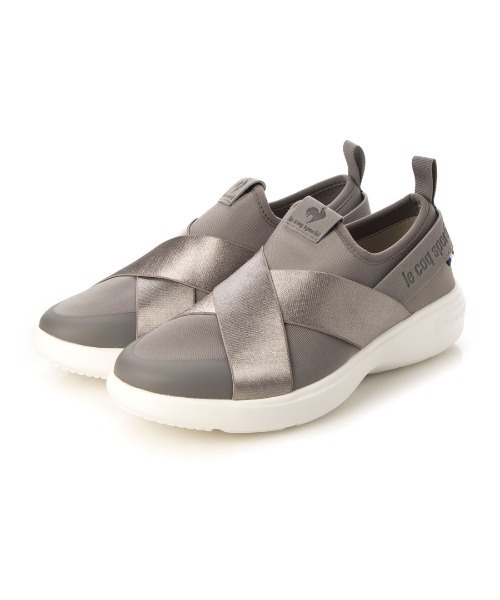 le coq sportif(ルコックスポルティフ)の「クロスベルトスリッポンスニーカー(ラ ローヌ DBSP)(スリッポン・レディース・ベージュ/ブラック/グレー/ブラック×ブラック・24cm/25cm/24.5cm/23cm/22.5cm/23.5cm)」の4枚目の写真