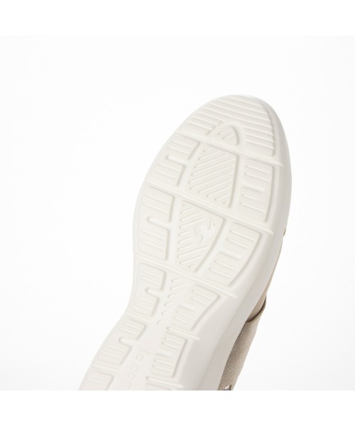 le coq sportif(ルコックスポルティフ)の「クロスベルトスリッポンスニーカー(ラ ローヌ DBSP)(スリッポン・レディース・ベージュ/ブラック/グレー/ブラック×ブラック・24cm/25cm/24.5cm/23cm/22.5cm/23.5cm)」の9枚目の写真