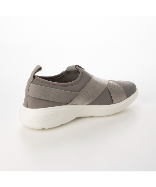 le coq sportif(ルコックスポルティフ)の「クロスベルトスリッポンスニーカー(ラ ローヌ DBSP)(スリッポン・レディース・ベージュ/ブラック/グレー/ブラック×ブラック・24cm/25cm/24.5cm/23cm/22.5cm/23.5cm)」の10枚目の写真