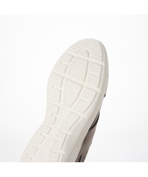 le coq sportif(ルコックスポルティフ)の「クロスベルトスリッポンスニーカー(ラ ローヌ DBSP)(スリッポン・レディース・ベージュ/ブラック/グレー/ブラック×ブラック・24cm/25cm/24.5cm/23cm/22.5cm/23.5cm)」の19枚目の写真