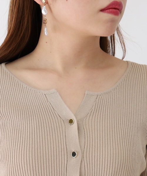 TRUDEA(トルディア)の「スリットネックリブカーディガン(カーディガン/ボレロ・レディース・ホワイト/ブラック/グレイッシュベージュ/ネイビー・MEDIUM/LARGE)」の22枚目の写真