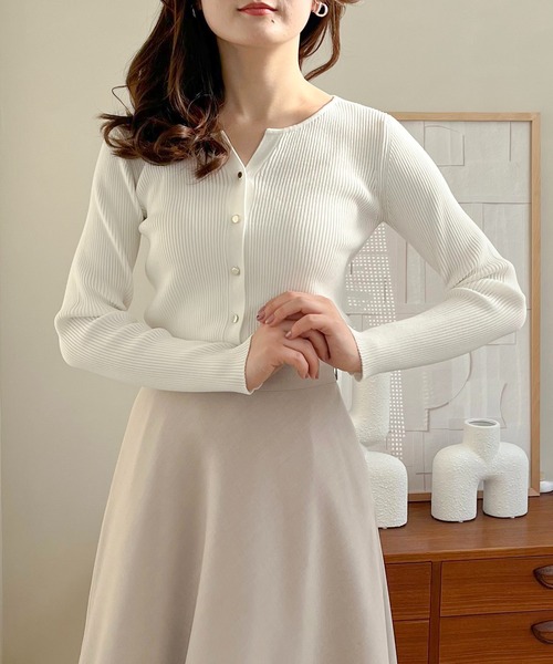 TRUDEA(トルディア)の「スリットネックリブカーディガン(カーディガン/ボレロ・レディース・ホワイト/ブラック/グレイッシュベージュ/ネイビー・MEDIUM/LARGE)」の19枚目の写真