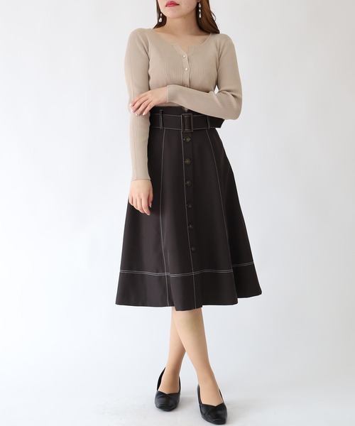 TRUDEA(トルディア)の「スリットネックリブカーディガン(カーディガン/ボレロ・レディース・ホワイト/ブラック/グレイッシュベージュ/ネイビー・MEDIUM/LARGE)」の7枚目の写真