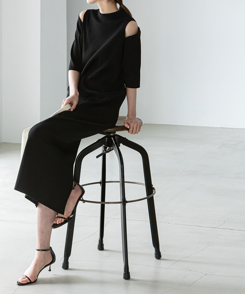 Noble（ノーブル）の「トタンテレコショルダーオープンワンピース（ワンピース・レディース・ベージュ/ブラック・FREE）」の4枚目の写真