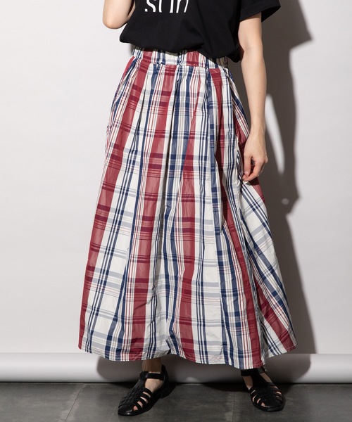 MHBG TOKYO（エムエイチビージートーキョー）の「シャカシャカタフタチェックスカート（スカート・レディース・ネイビー系/ブラック×ホワイト/アイボリー/ネイビー/ベージュ/チェック/ブルー系その他/ネイビー系1/オレンジ/カーキ・FREE）」の7枚目の写真