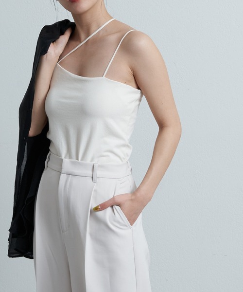 COLONY 2139（コロニートゥーワンスリーナイン）の「カップ付コットンベア2WAYアシメキャミソール（キャミソール・レディース・ブラック/アイボリー・MEDIUM/LARGE）」の8枚目の写真