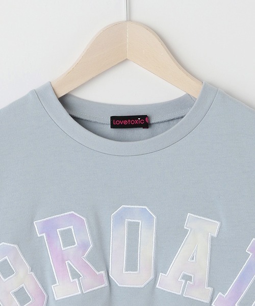 LOVETOXIC（ラブトキシック）の「ドロストカレッジアップリ半T（Tシャツ/カットソー・キッズ・サックスブルー/ブラック/マルチ/オフホワイト・SS/S/L/M）」の6枚目の写真