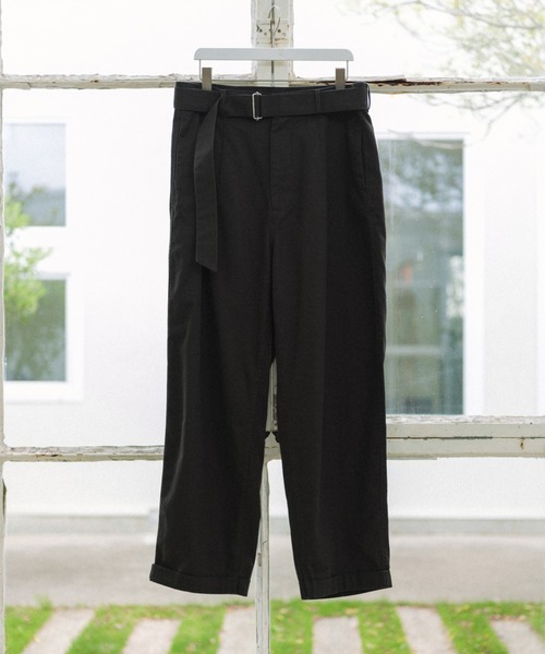 ADAM ET ROPE'（アダムエロペ）の「【CO.Organics】ライトカツラギ ワイドフォルム ベルテッド パンツ / ユニセックス / セットアップ対応（その他パンツ・メンズ・スミクロ/グリーン/サックスブルー・L/M）」の2枚目の写真