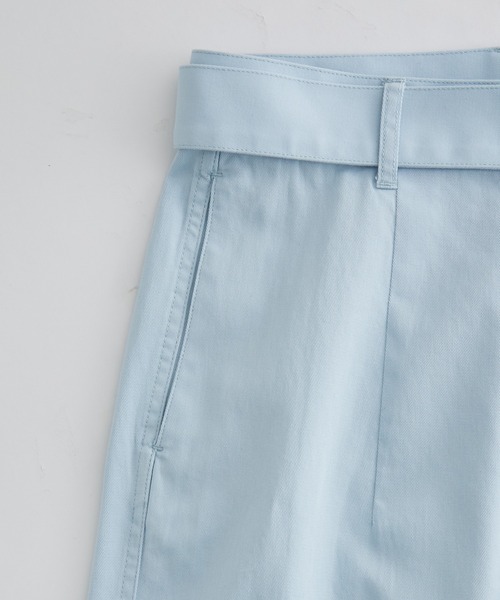 ADAM ET ROPE'（アダムエロペ）の「【CO.Organics】ライトカツラギ ワイドフォルム ベルテッド パンツ / ユニセックス / セットアップ対応（その他パンツ・メンズ・スミクロ/グリーン/サックスブルー・L/M）」の10枚目の写真